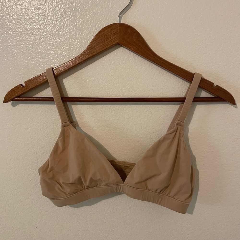 SKIMS Triangle “Fits Everybody” Bralette